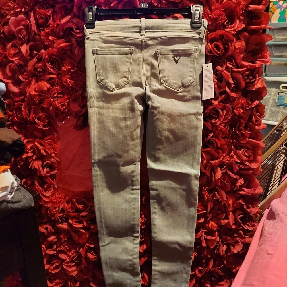 Guess NWT Girls Stretch Denim Pants Size Medium BRAND NEW